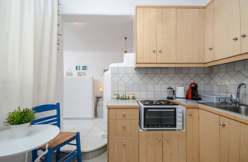 Agia Anna Apartment | Apartment in Ag.Anna area,fully equipped,semi-basement & very quiet environment.