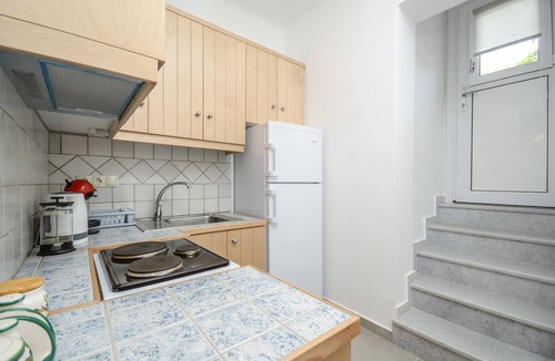 Agia Anna Apartment | Apartment in Ag.Anna area,fully equipped,semi-basement & very quiet environment.