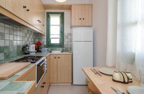 Agia Anna Apartment | Apartment in Agia Anna area, fully equipped & very quiet environment.
