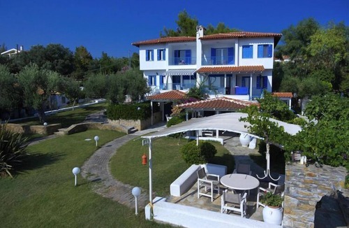 Elia Nikitis Apartment | Apartment in Elia Beach with a shared pool
