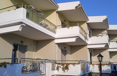 Gerakini Apartment | Apartment in Gerakini with a shared swimming pool