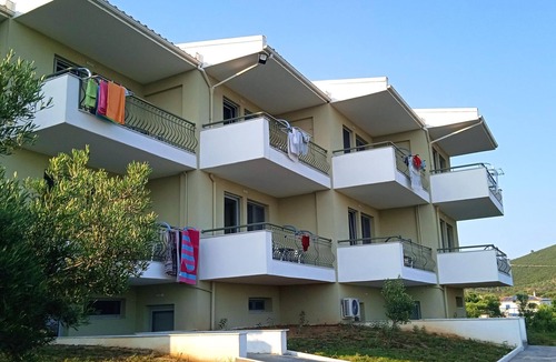 Gerakini Apartment | Apartment in Gerakini with a shared swimming pool