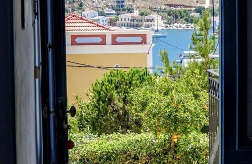 Pedi Apartment | Apartment 'Irene Family' with Sea View, Wi-Fi and Air Conditioning