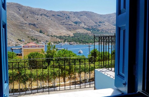 Pedi Apartment | Apartment 'Irene Family' with Sea View, Wi-Fi and Air Conditioning