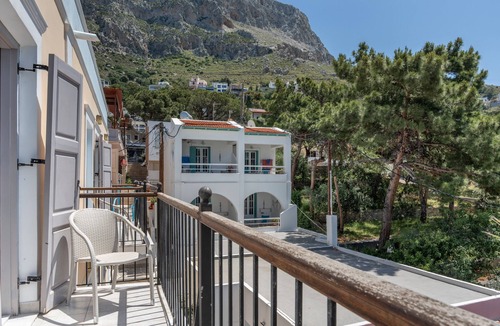 Massouri Apartment | Apartment 'Kalydna Sea Side View' with Shared Garden, Wi-Fi and Air Conditioning