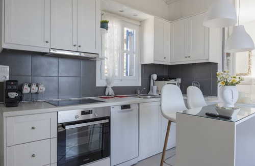 Koundouros Apartment | Apartment 'Konstantinos and Eleni's' with Sea View, Wi-Fi and Air Conditioning