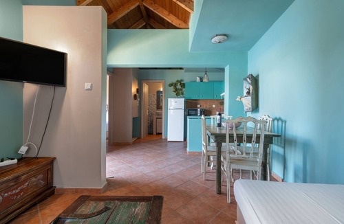 Vathy Apartment | Apartment 'Kymothoi' with Sea View, Wi-Fi and Air Conditioning