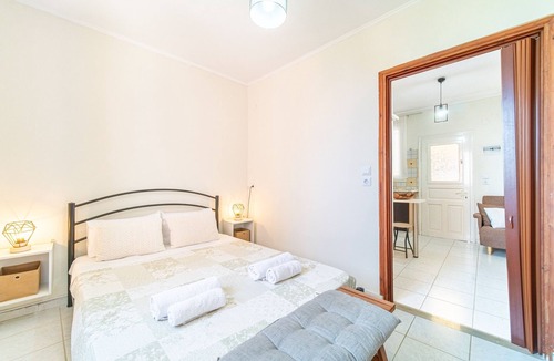 Notos Apartment | Apartment "La Pazzeli 1st Floor" with Sea View, Balcony & Wi-Fi