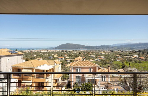 Apolpaina Apartment | Apartment 'Lefkadia's Bayview 1' with Sea View, Wi-Fi and Air Conditioning