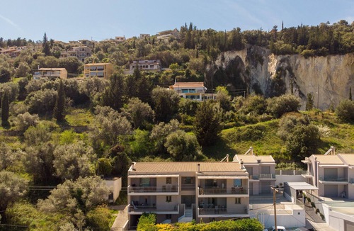Apolpaina Apartment | Apartment 'Lefkadia's Bayview 2' with Sea View, Wi-Fi and Air Conditioning