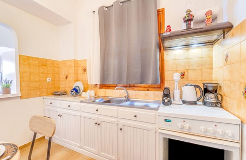 Vlachopoulatika Apartment | Apartment 'Maestro' with Shared Terrace, Wi-Fi and Air Conditioning