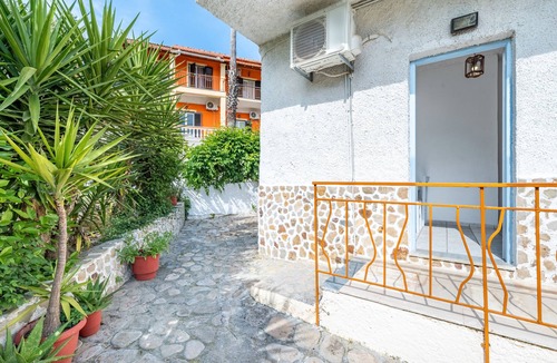 Notos Apartment | Apartment 'Maltas' with Shared Terrace, Wi-Fi and Air Conditioning