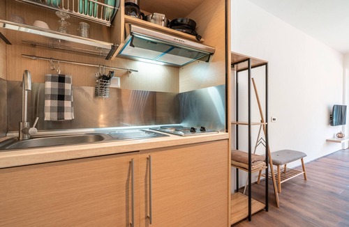Archangelos Apartment | Apartment 'Mb Luxury Suites Charaki No 6' with Private Pool, Wi-Fi and Air Conditioning