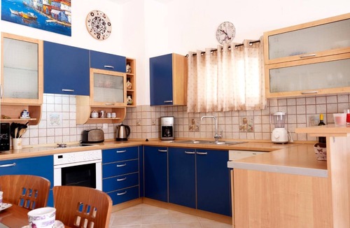 Haraki House | Apartment 'Mediterranean Retreat' with Sea View, Wi-Fi and Air Conditioning