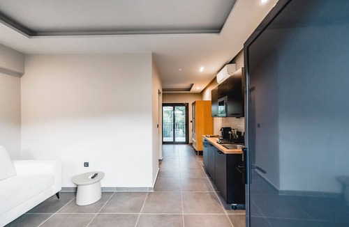 Marathias Apartment | Apartment 'Nima 1' with Shared Terrace, Wi-Fi and Air Conditioning