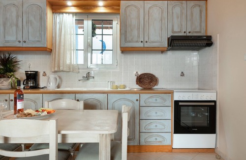 Panormos Apartment | Apartment 'No 5' with sea view, Wi-Fi and air conditioning