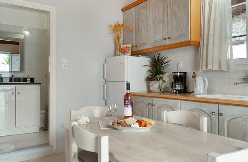 Panormos Apartment | Apartment 'No 5' with sea view, Wi-Fi and air conditioning