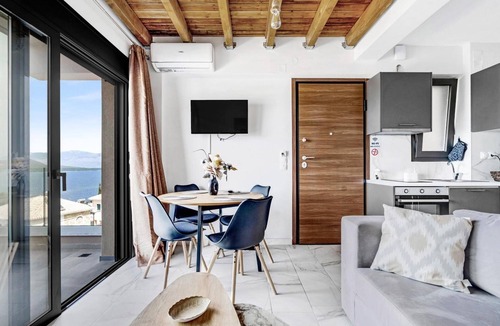 Nikiana Apartment | Apartment 'Oceanida' with Sea View, Wi-Fi and Air Conditioning