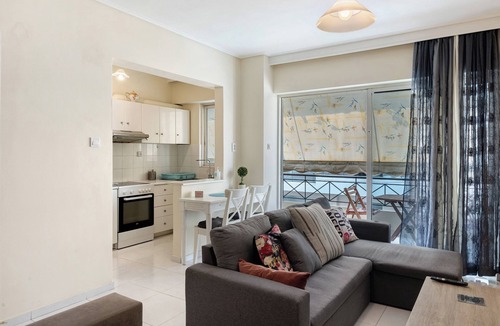 Athens Apartment | Apartment 'Pallada' with Balcony, Wi-Fi and Air Conditioning