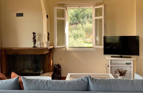 Aetos Apartment | Apartment 'Pandora Villa' with Mountain View, Wi-Fi and Air Conditioning
