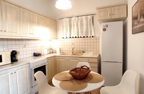 Gavrio Apartment | Apartment 'Serenity Beach House' with Sea View, Wi-Fi and Air Conditioning