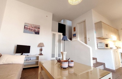 Gavrio Apartment | Apartment 'Serenity Beach House' with Sea View, Wi-Fi and Air Conditioning