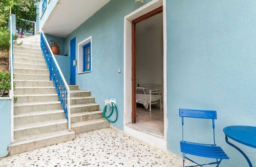 Steniai Apartment | Apartment 'Stenies Little Nook' with Mountain View, Wi-Fi and Air Conditioning