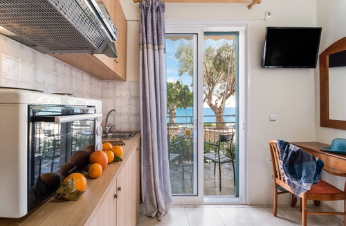 Nikiana Apartment | Apartment-Studio "Nikiana Club - Studio 2" with Sea View, Shared Pool & Wi-Fi