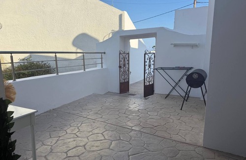 Gennadi Apartment | Apartment 'Traditional House 1925' with Sea View, Wi-Fi and Air Conditioning