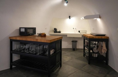 Emporio Apartment | Apartment 'Two-Bedroom Deluxe' with Wi-Fi and Air Conditioning