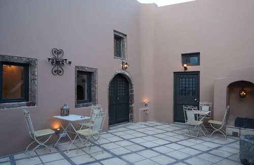 Emporio Apartment | Apartment 'Two-Bedroom Deluxe' with Wi-Fi and Air Conditioning