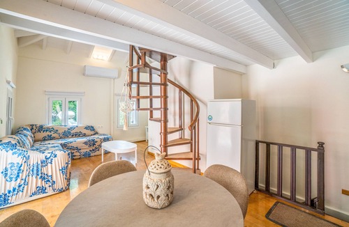 Karousades Apartment | Apartment 'Villa Nicolas' with Mountain View, Wi-Fi and Air Conditioning
