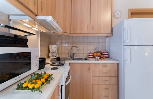 Drimonas Apartment | Apartment "Villa Votistis A2" with Mountain View, Garden & Wi-Fi