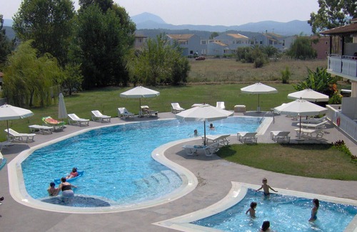 Esperion Apartment | Apartment with pool - 5 min from the beach!