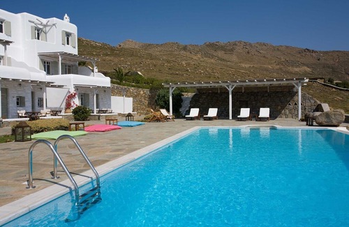 Panormos Apartment | Apartment Yaki 2 in Panormos bay, in the northeast of the island, with 2 bedrooms, 4 sleeps.