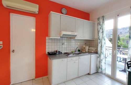 Kipri Apartment | Apartment 'Zefiros - Drift' with Mountain View, Wi-Fi and Air Conditioning