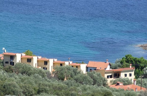 Pirgadikia Apartment | Apartments directly on the sea, large veranda with sea view balcony