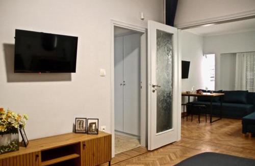 Plaka Apartment | Apollo & Nike 1952-2025