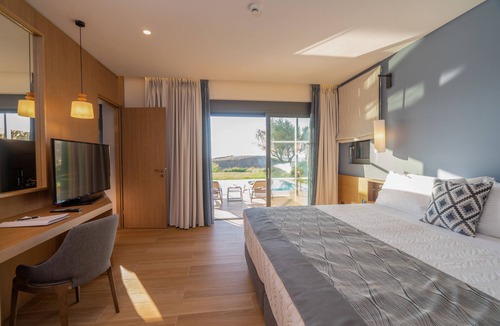 Xi Hotel | Apollonion Asterias Resort and Spa