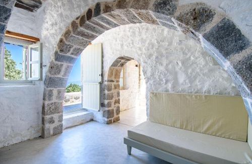 Nisyros Apartment | Apostrophe Traditional Residence in Nisyros with arcurated interior. Privacy & Authenticity