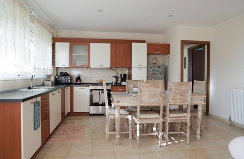 Spata-Artemida Apartment | Appartment 10 minutes from ATH airport, 5 minutes from beach