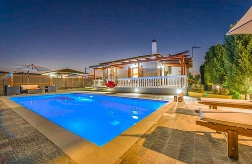 Zakynthos Villa | Appealing Family Villa, A/C, Private Pool & Garden - Quiet Area 10mins from Zakynthos Town & Tsilivi