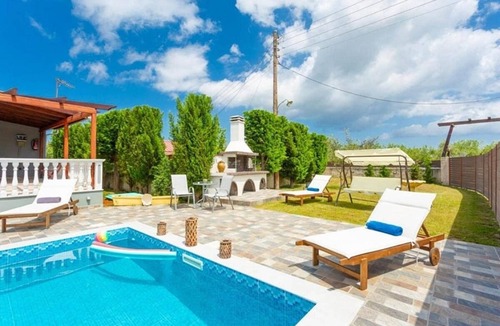 Zakynthos Villa | Appealing Family Villa, A/C, Private Pool & Garden - Quiet Area 10mins from Zakynthos Town & Tsilivi
