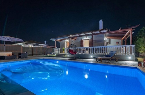 Zakynthos Villa | Appealing Family Villa, A/C, Private Pool & Garden - Quiet Area 10mins from Zakynthos Town & Tsilivi