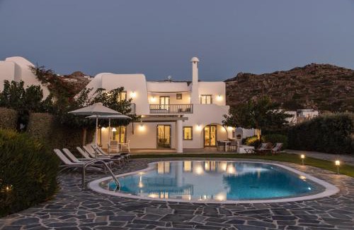 Maragas House | Aqua Breeze Villas on the beach