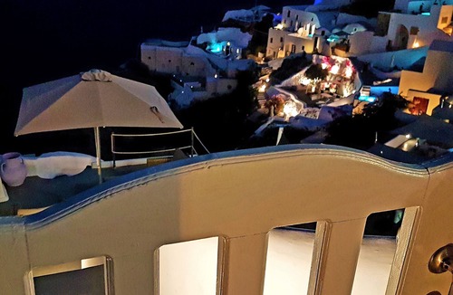 Kamari Villa | Aqua Terra villa on the cliff, 2 HOUSES, 2 plunge pools, UP TO 8 PERSONS