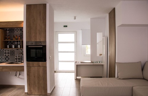Olympiada Apartment | Aristotelia Gi Ikies - Cozy Poolside Suite