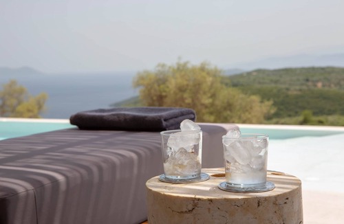 Fternon Villa | Armante Supreme Villas-Villa Ismini