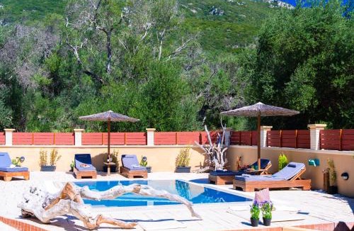 Agios Matthaios House | Artemis Prasoudi Beach