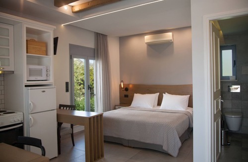 Stavros House | Artemis Village Apartments & Studios